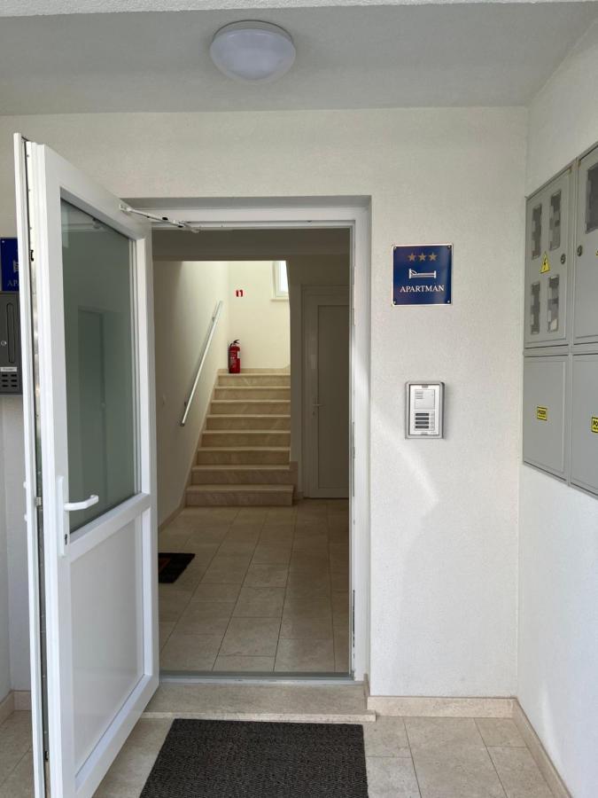 Apartment Sunrise With Private Parking Пула Екстер'єр фото